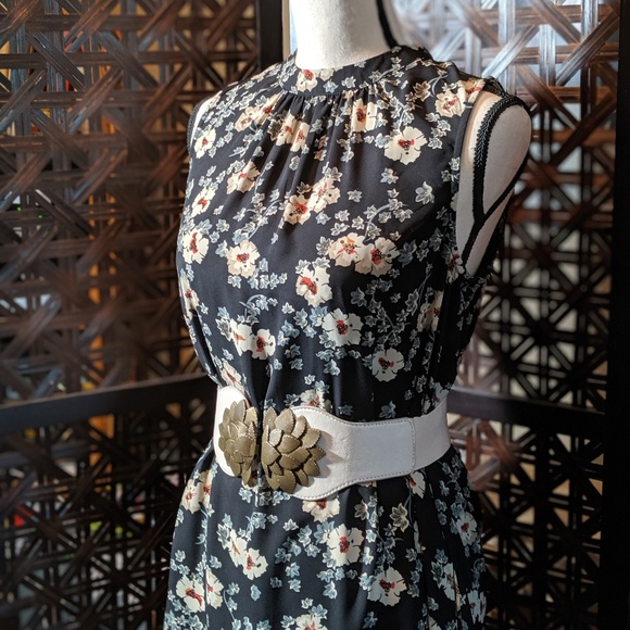 EUC DR2 Dress - Picture 2 of 7